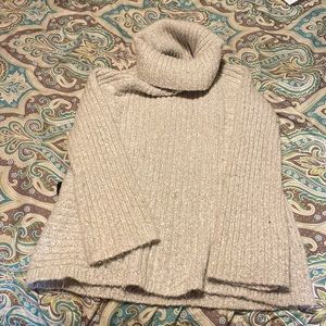 Simply Vera wang light colored sweater